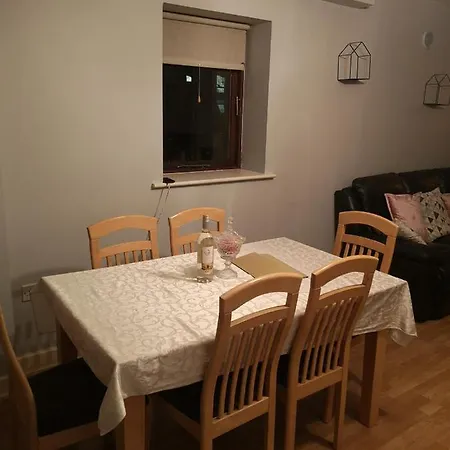 3 Bed In On Shannon Apartment *